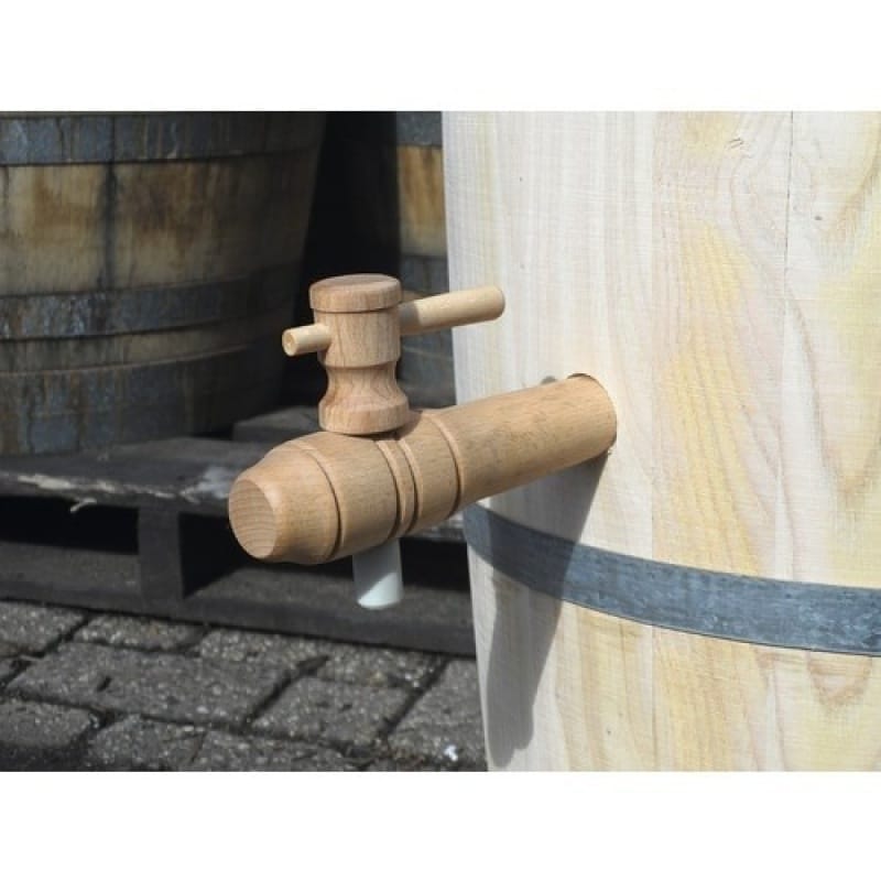 Houten kraan middel in vat